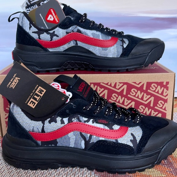 Vans WMNS Ultrarange Exo
Arctic Camo Black
VN0A5KS4BLK
Sneakers - Picture 2 of 16